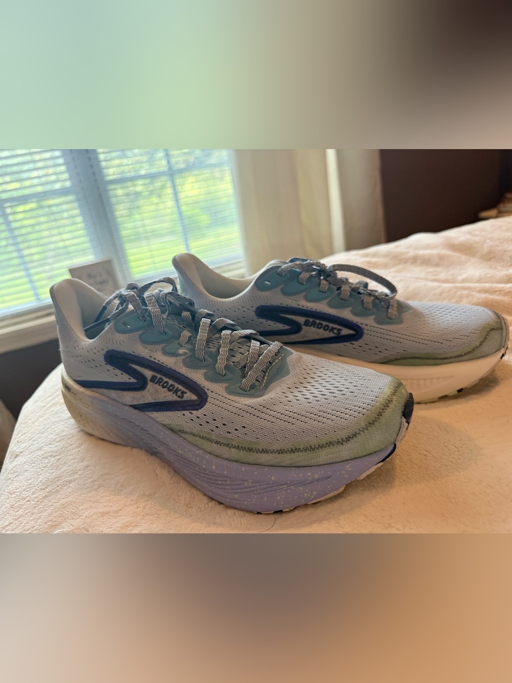 Brooks Women's Ghost 17 tennis shoes